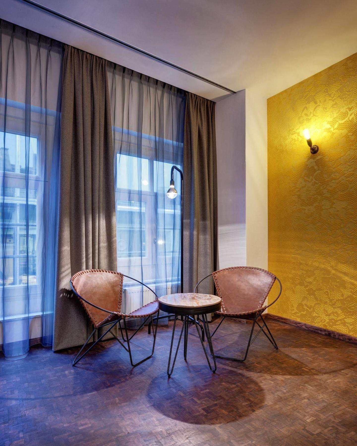 Hotel V Nesplein 4*