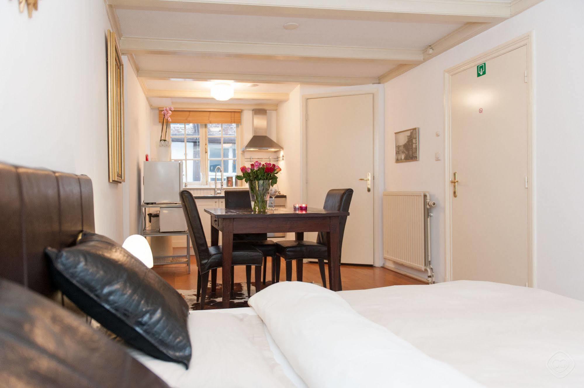 City Studios Bed & Breakfast 3*