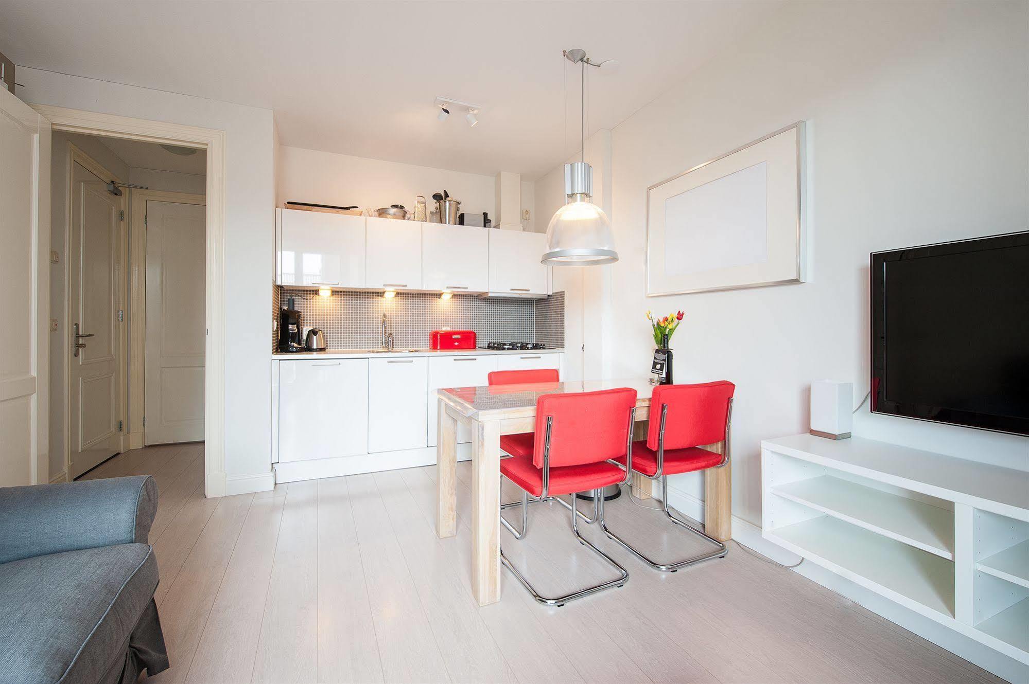 Apartment Short Group Dapper Market Serviced *