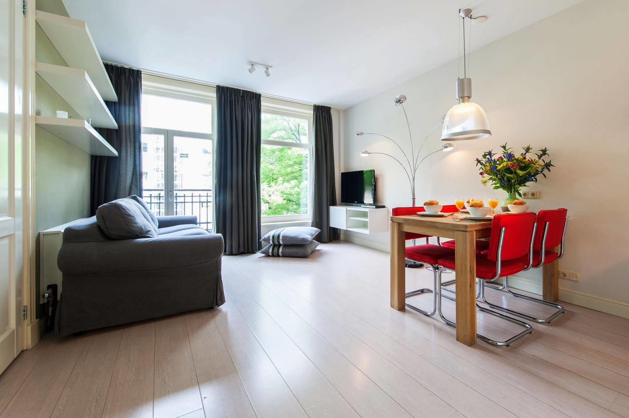 Apartment Short Group Dapper Market Serviced