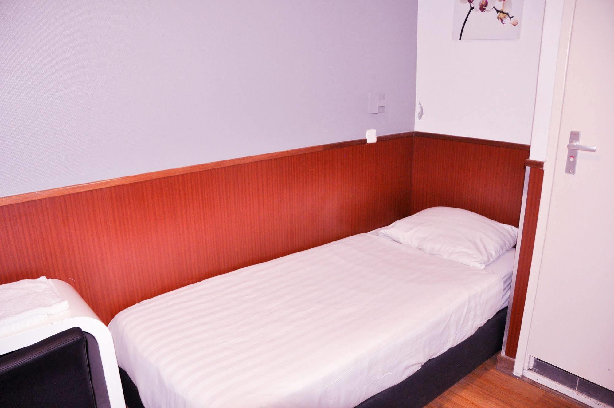 Travel 2* Amsterdam