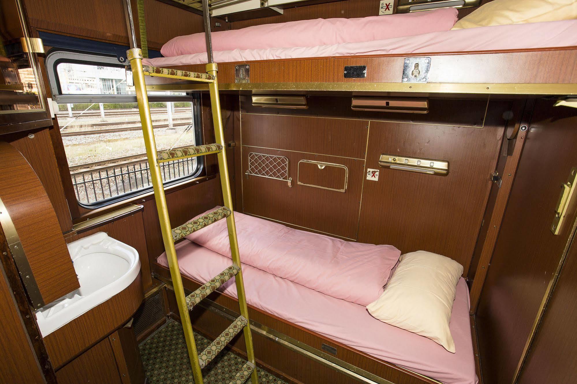 Hostel Train *