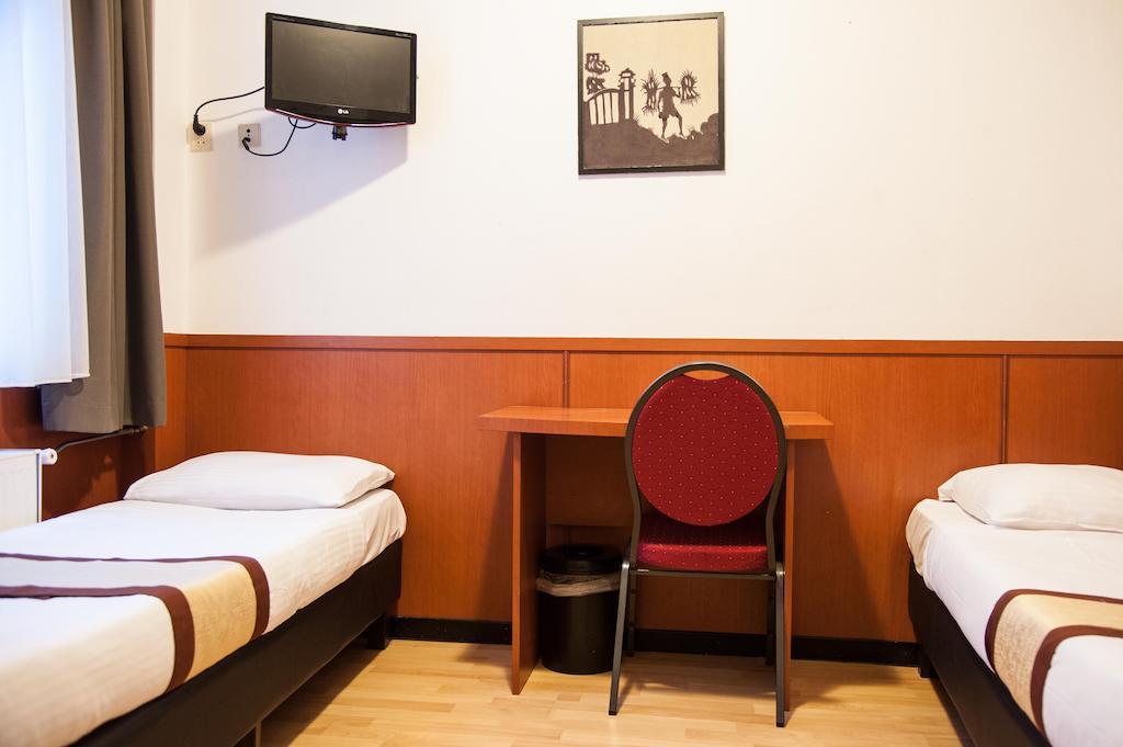 Continental Hotel *