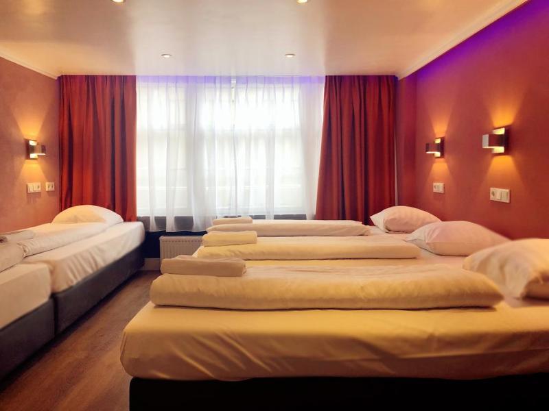 Damrak Hotel