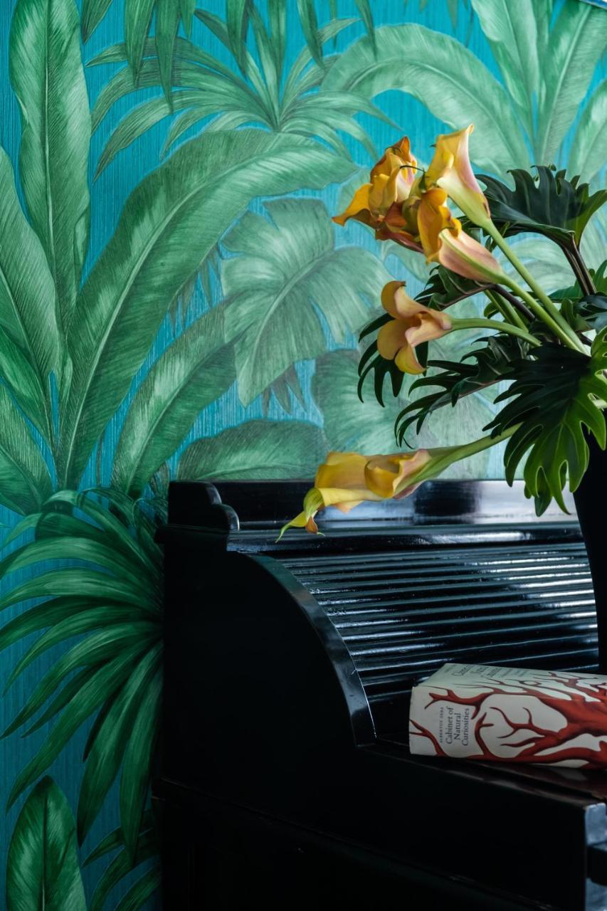 Hotel Rosalia's Menagerie Cocktail Bar & Innupstairs 3*