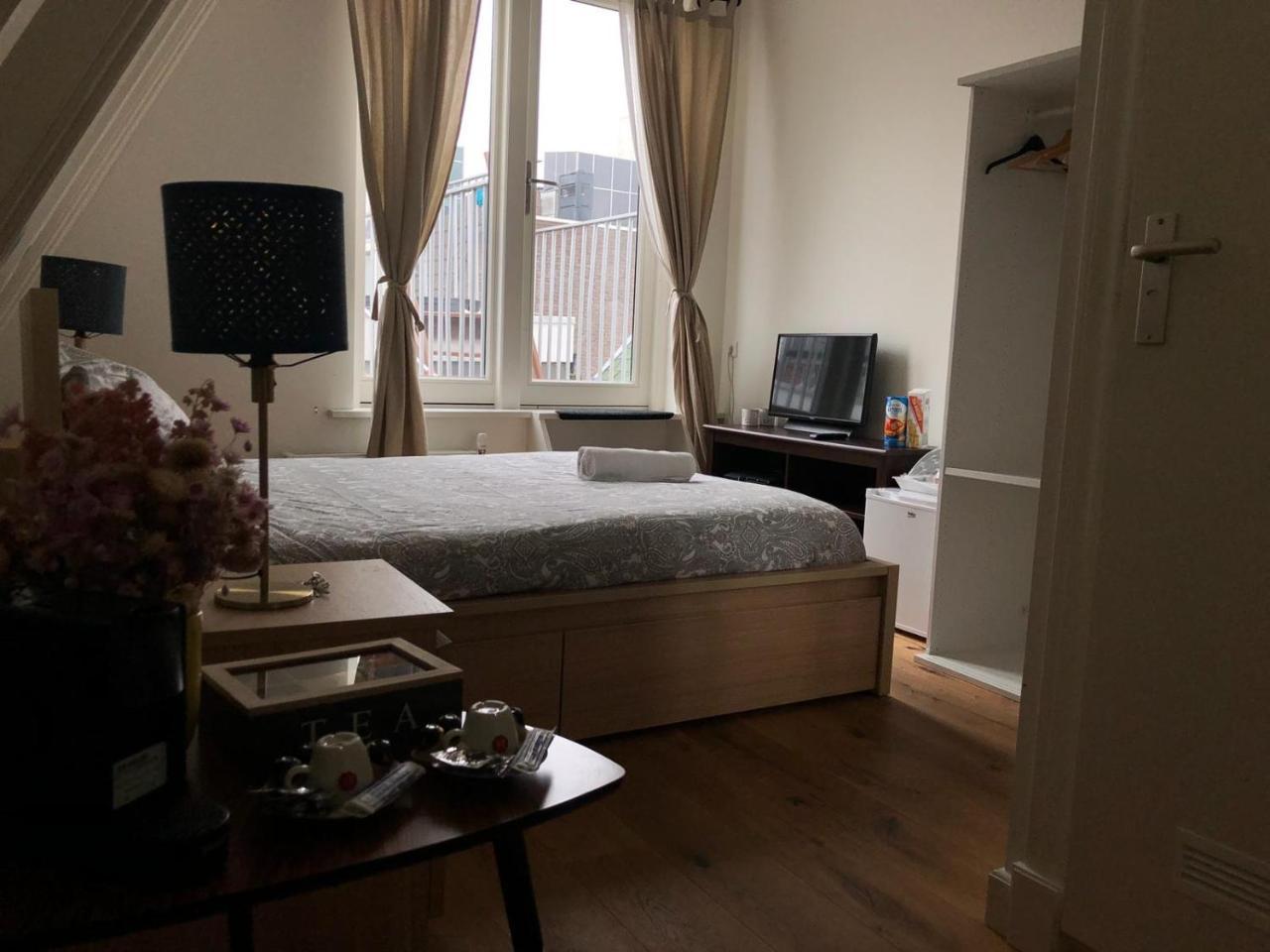 Bed & Breakfast A'dam Rooftop Lux
