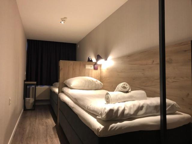 Hotel Facade 2*