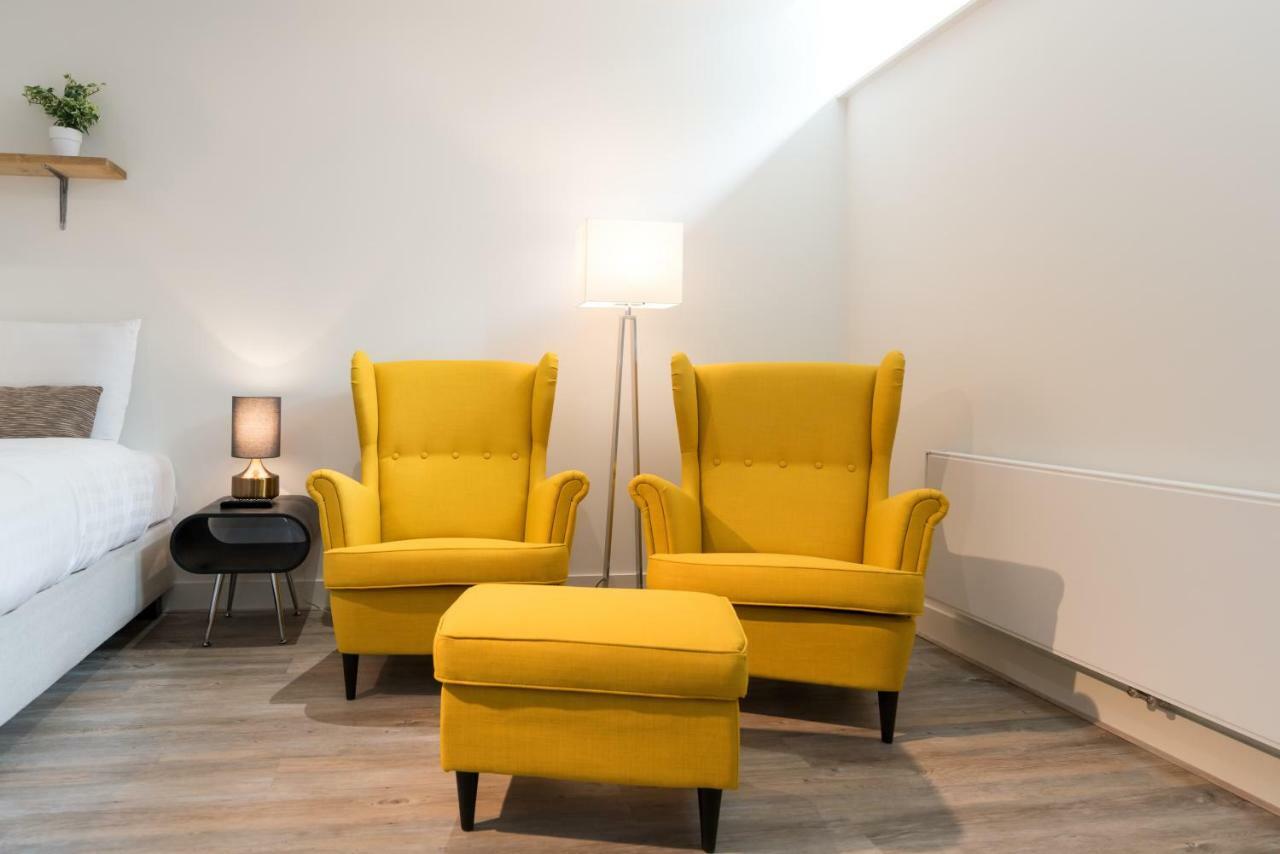Clean And Modern Nassau Canal Apartment