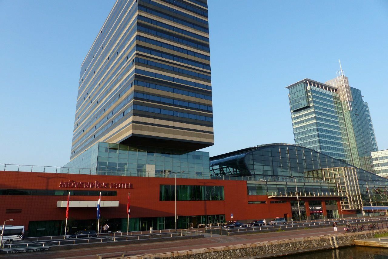 Hotel Mövenpick City Centre 4*