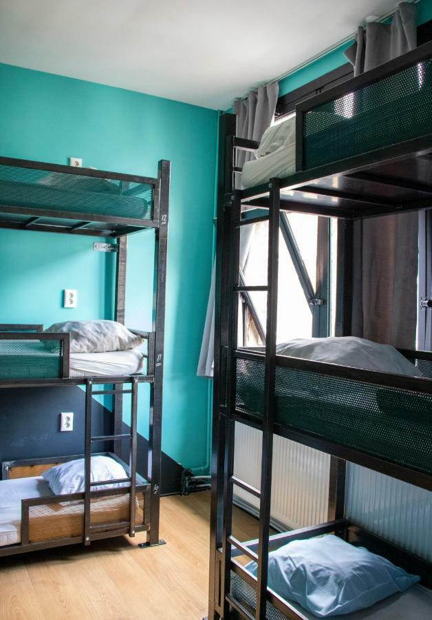 Leidseplein Hostel *