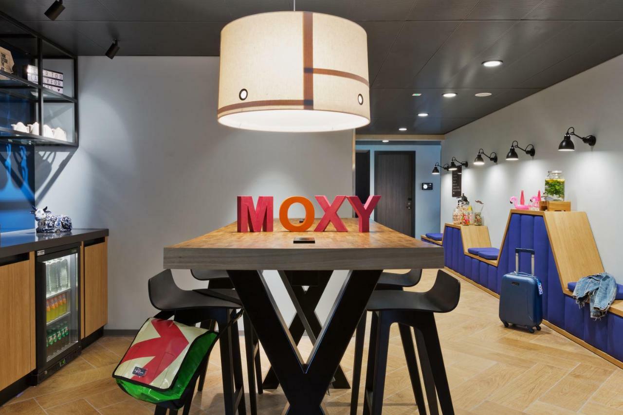 Moxy Houthavens Hotel 4*