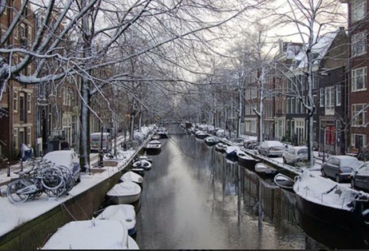 Botel Canal Boat City Center *