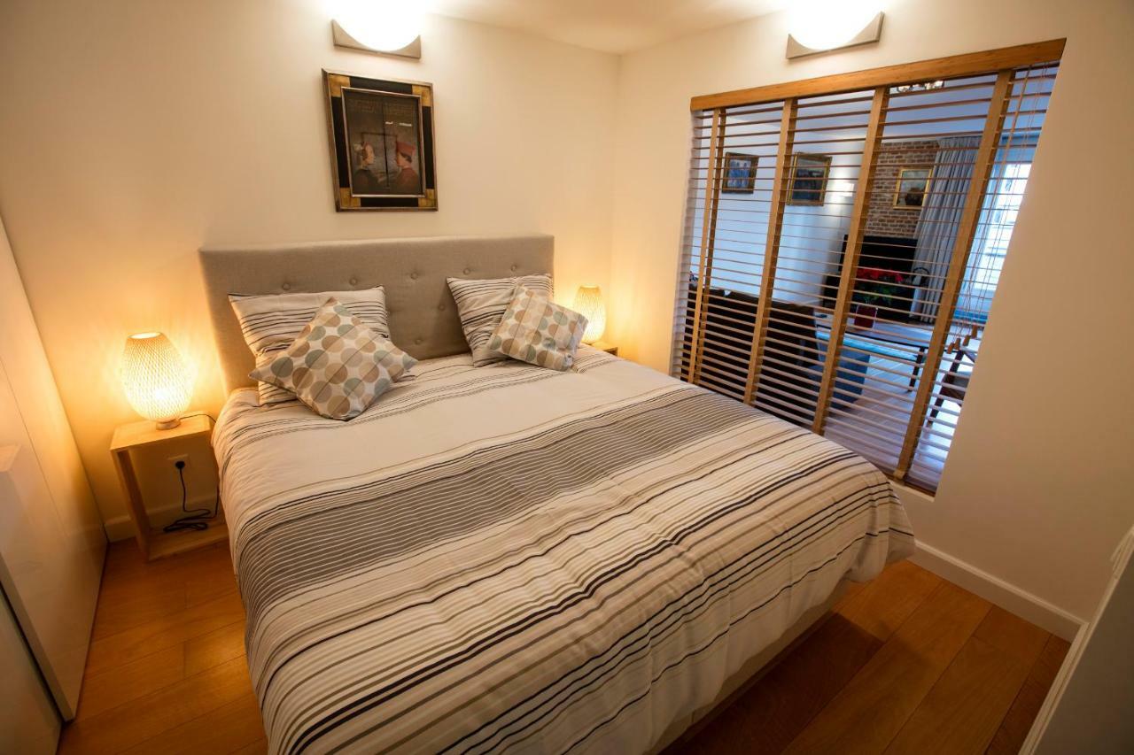 & Quiet Canal Apartment Amsterdam