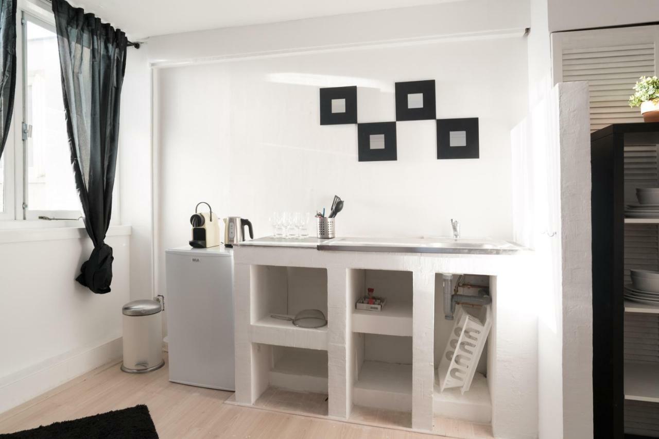 White & Black Studio Apartment