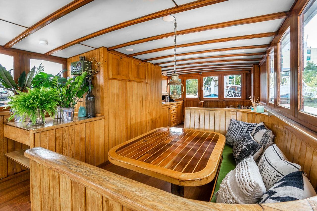 Asile Flottant Botel *