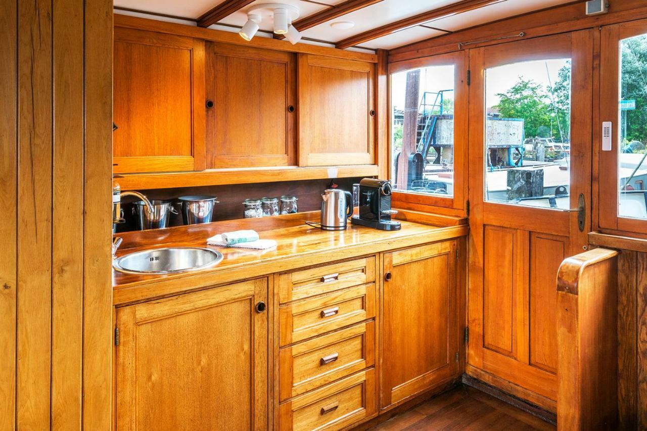 Asile Flottant Botel