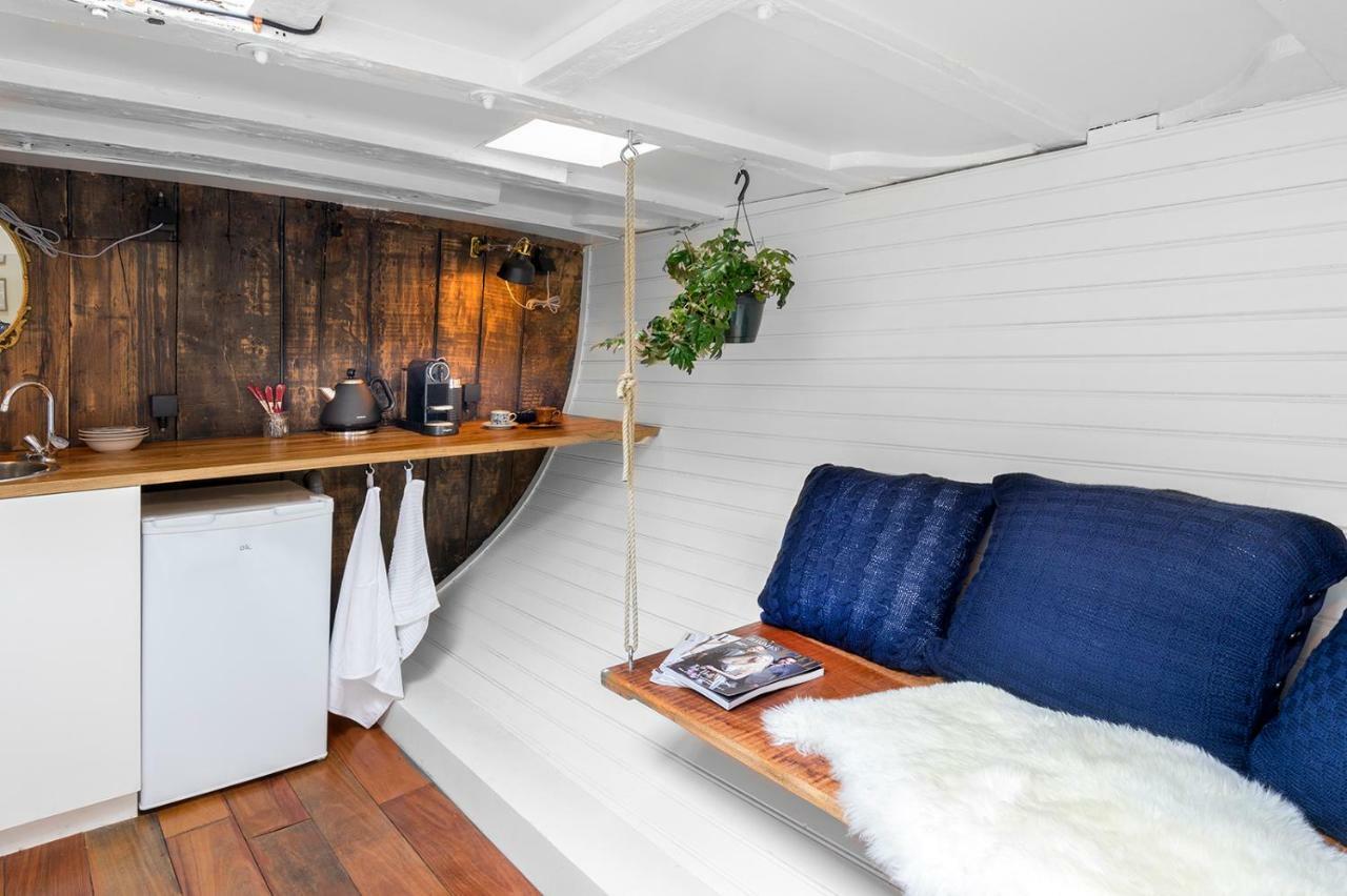 Asile Flottant Amsterdam