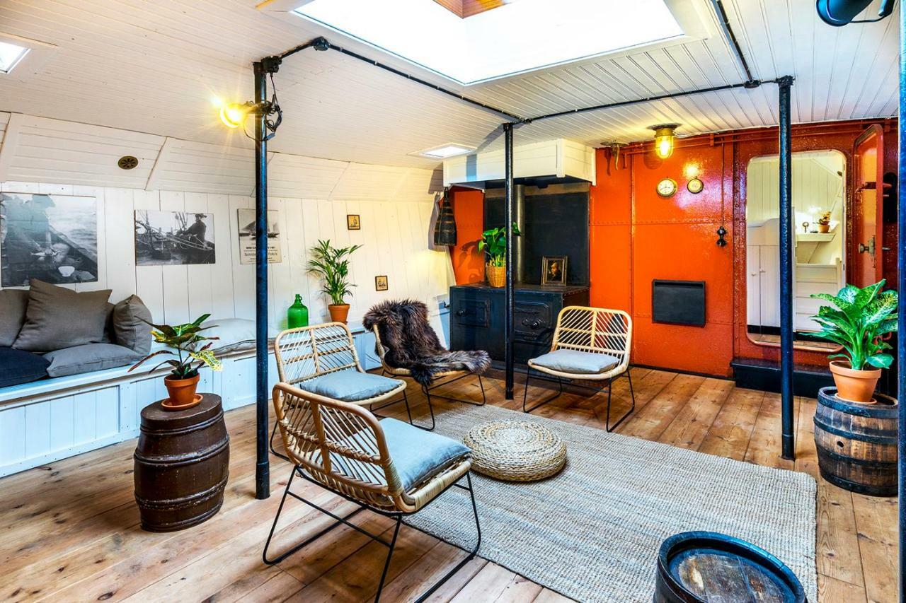 Asile Flottant Botel