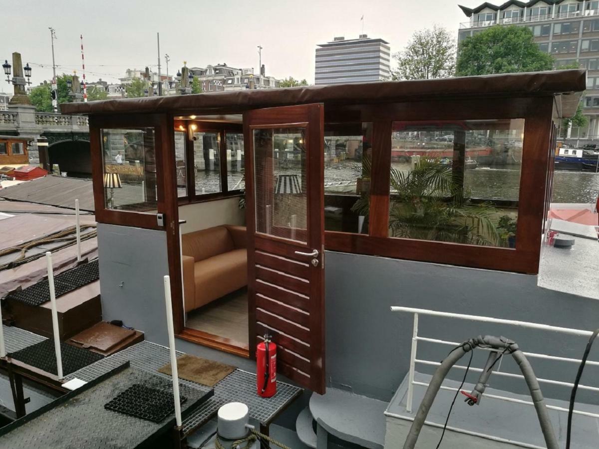 Houseboat Rose