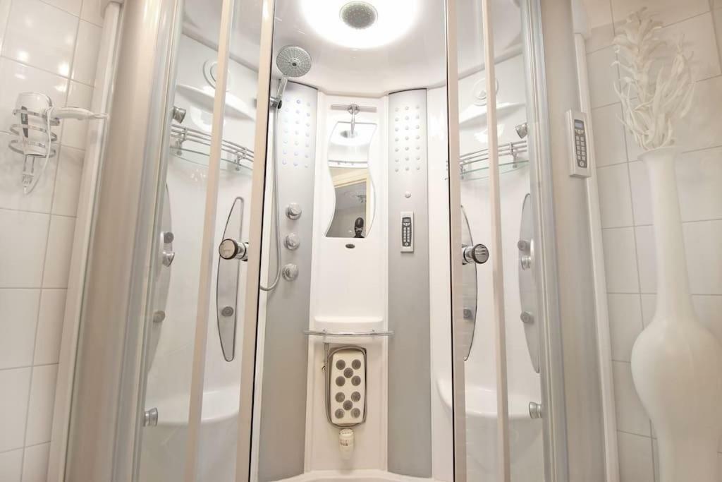 Apartment White Luxury Penthouse In Centre