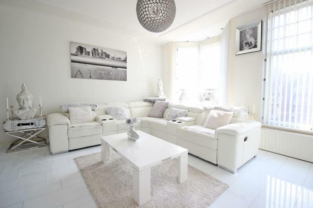 White Luxury Penthouse In Centre Amsterdam