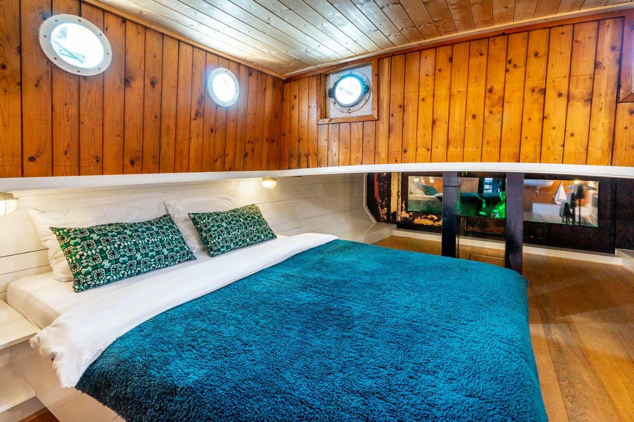 Botel Asile Flottant