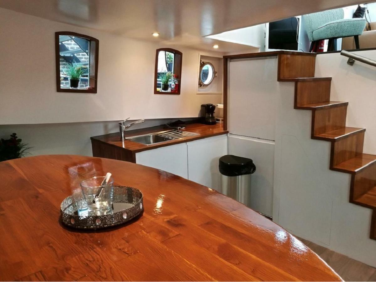 Houseboat Rose *