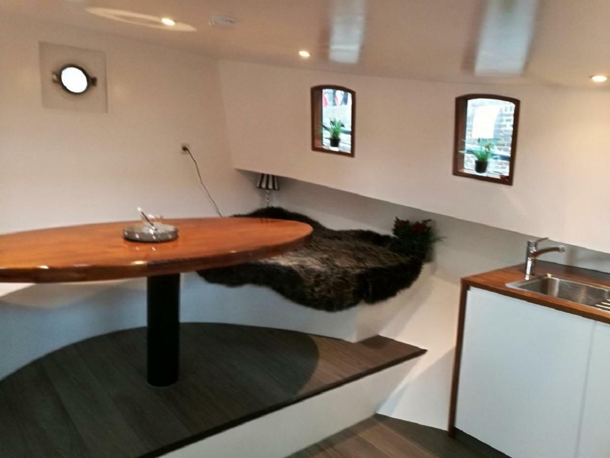 Houseboat Rose Amsterdam