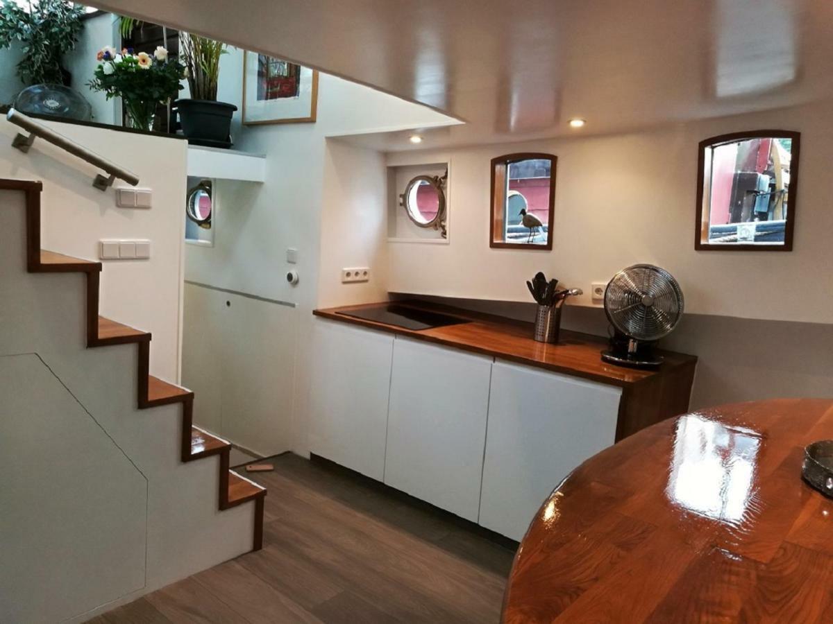 Houseboat Rose Amsterdam