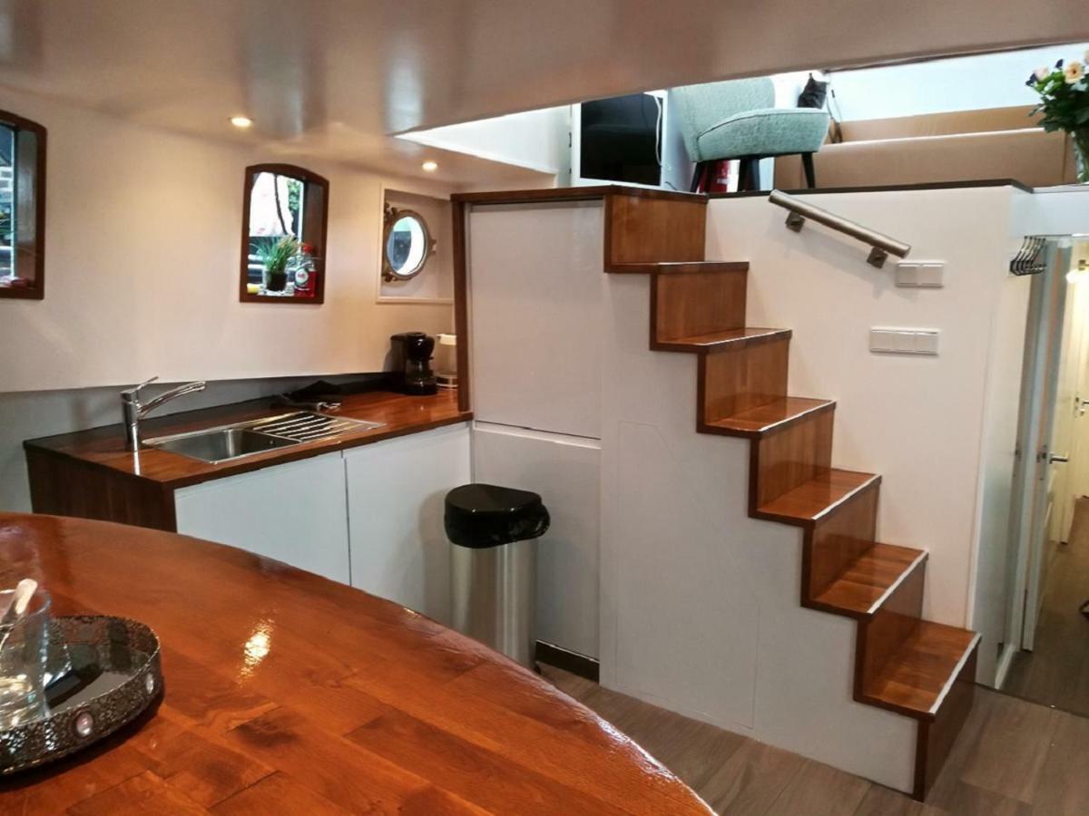Houseboat Rose * Amsterdam