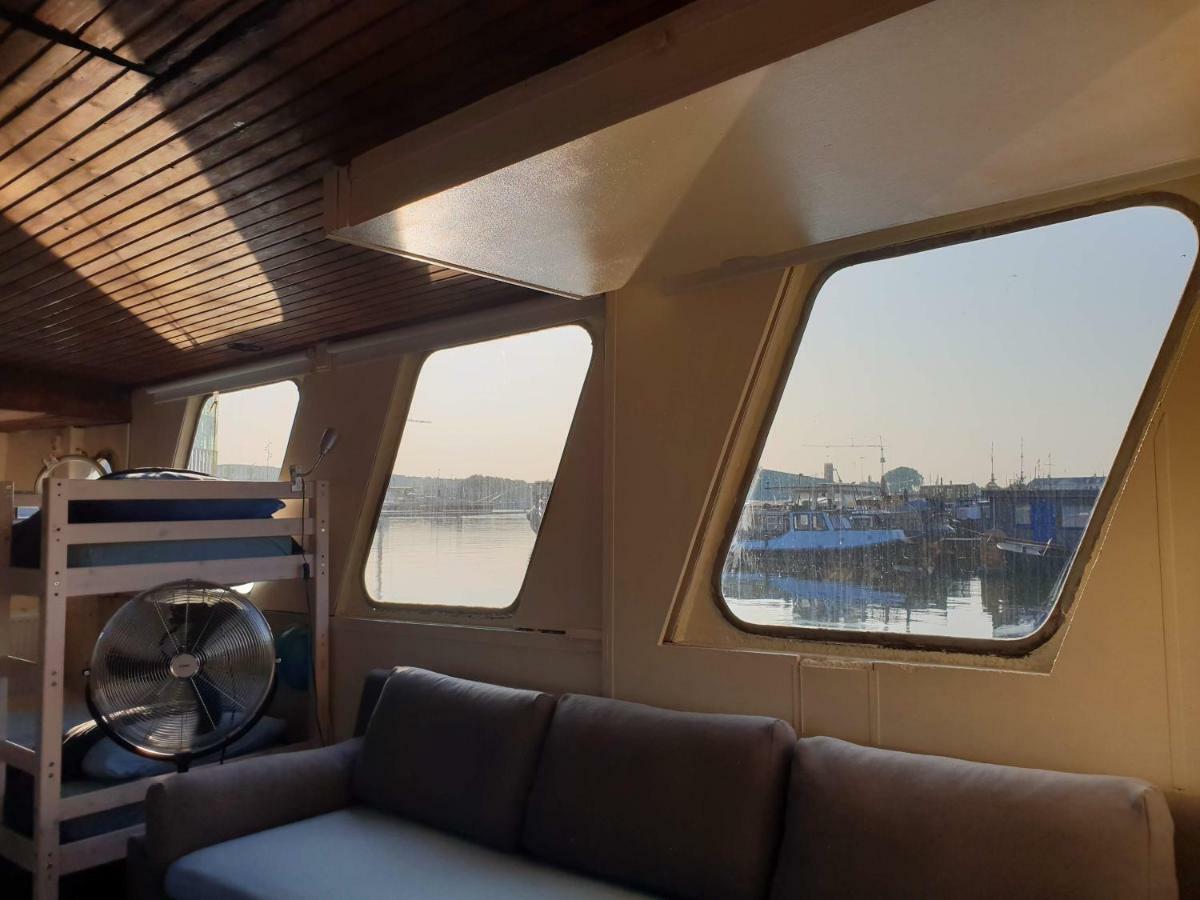Beagle Family Houseboat * Amsterdam