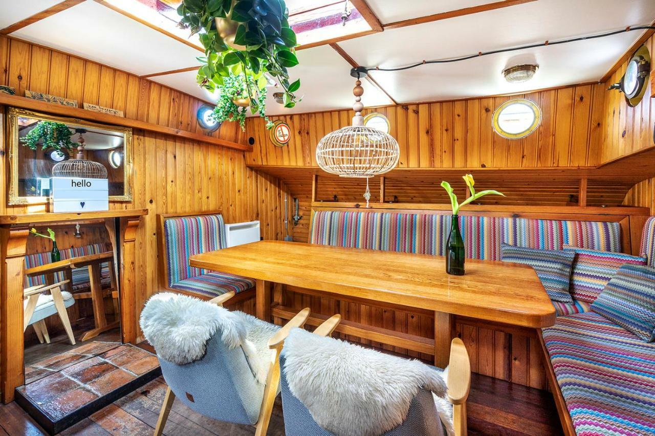 Botel Asile Flottant