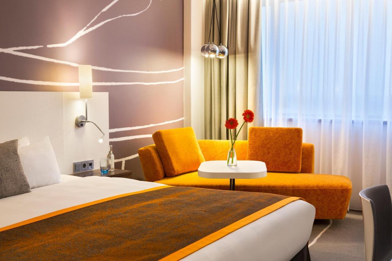Holiday Hotel