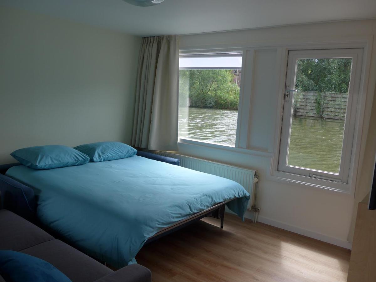 Houseboat In The Center, 5 Min Walk To Tropical Museum, Free Wifi! Amsterdam