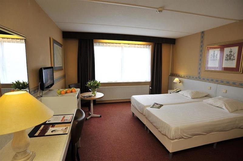 Gr8 Riverside Hotel