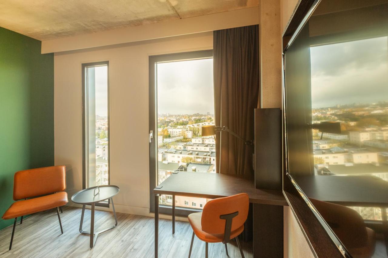Hotel - The Niu, Fender
