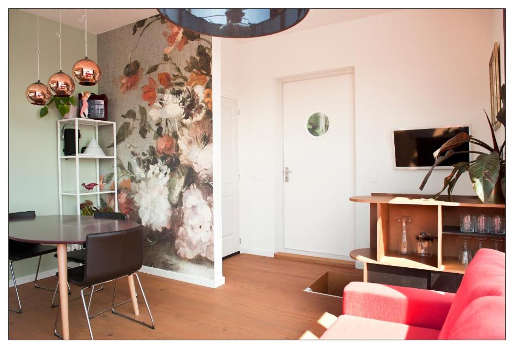 Apartment Private The Waterhouse Houseboat