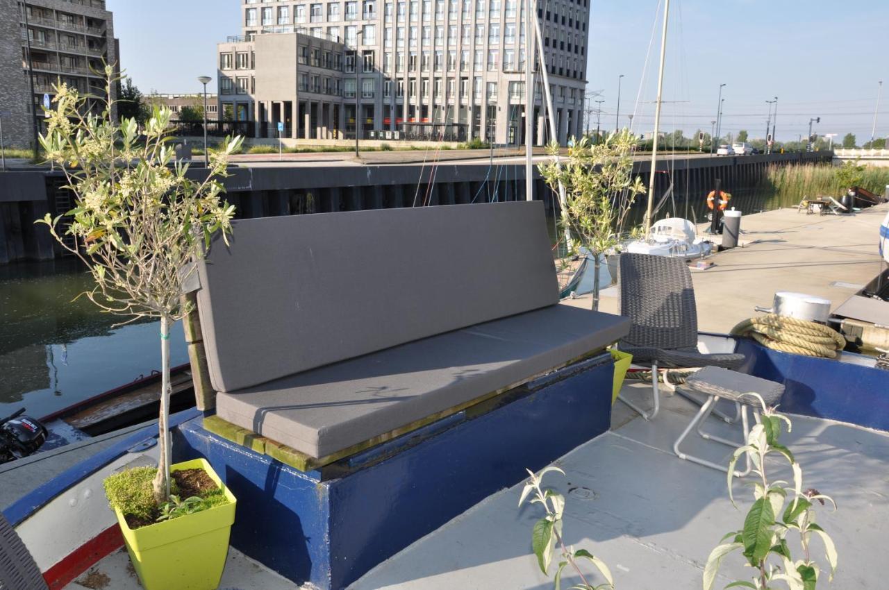 Private On Houseboat