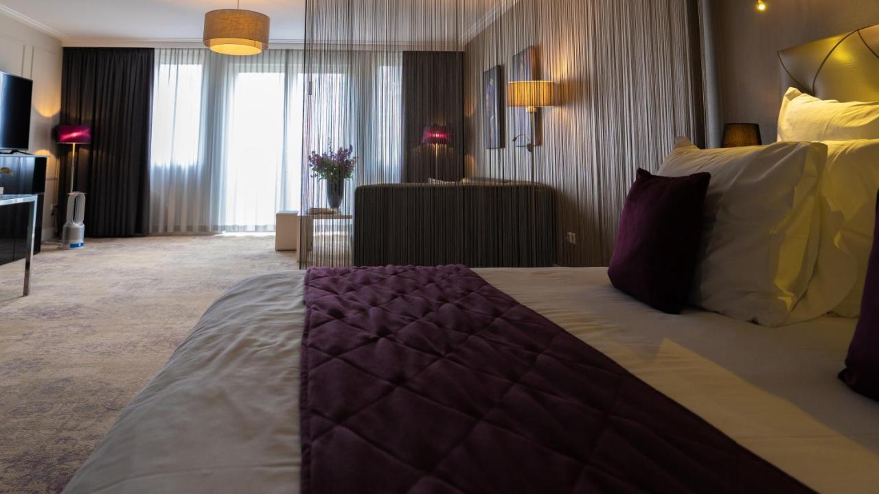 Luxury Hotel