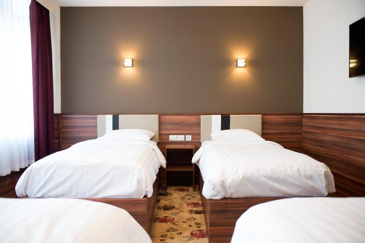 Hotel King's Court 3*