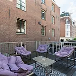 Canal View Apartment With Private Balcony