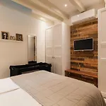 Leidse Square 5 Star Luxury Apartment