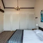 Acostar Hotel