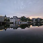 Rembrandt Square Boat