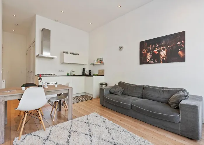 Canal View Apartment With Private Balcony