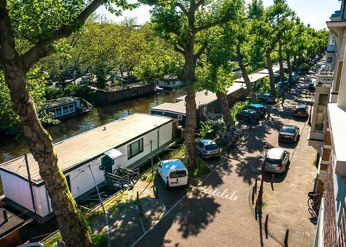 Amsterdam-Houseboat-Amstel
