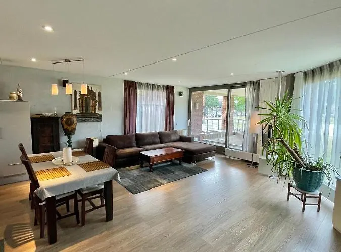 Lounge Park Apartment