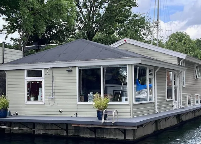 Bed And Breakfast Private Accommodation At Amsterdam Houseboat