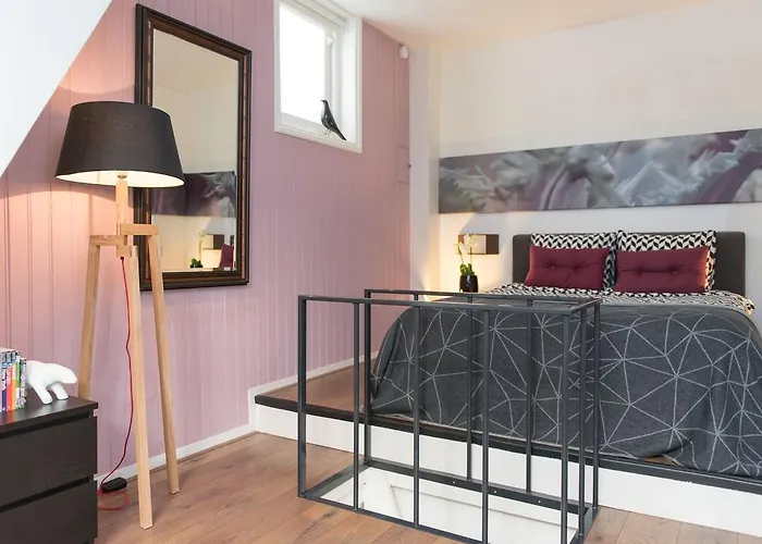 L\'Home Apartment