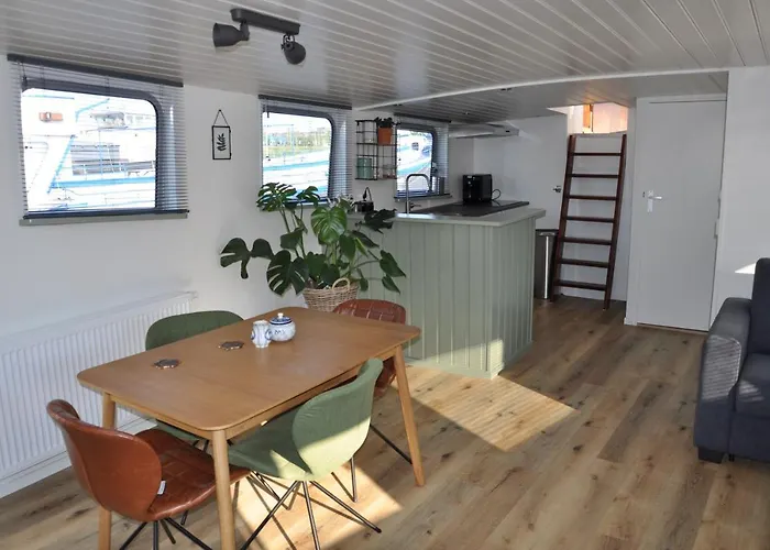 Private Lodge On Houseboat Amsterdam